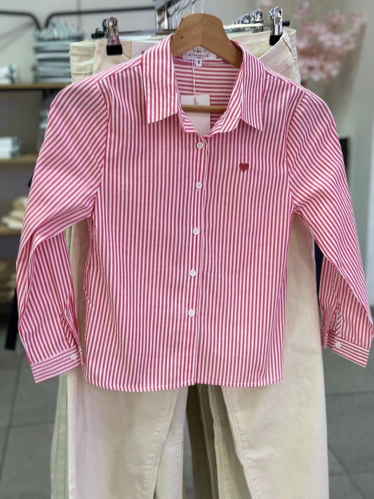 Chemise rayée rouge avec broderie cœur enfant