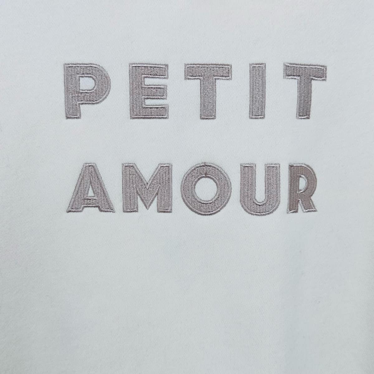 Sweat à capuche avec broderie “ Petit amour” enfant