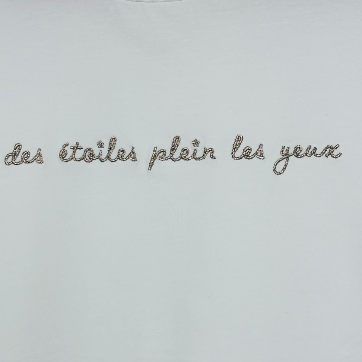 T-shirt brodé “ Des étoiles plein les yeux ”